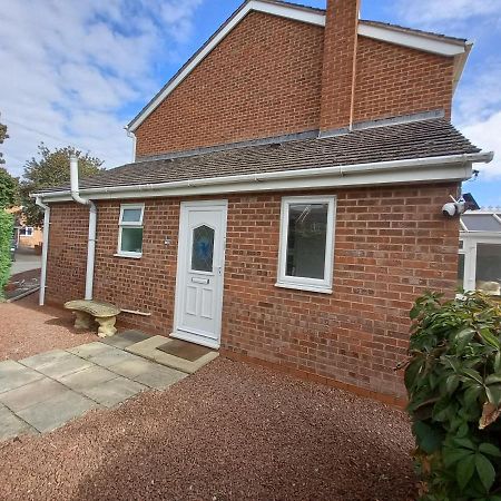 Lovely 3 Bedroom House Parking Garden Leominster Exterior foto