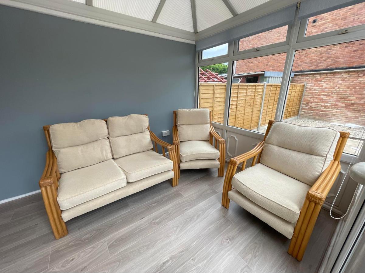 Lovely 3 Bedroom House Parking Garden Leominster Exterior foto