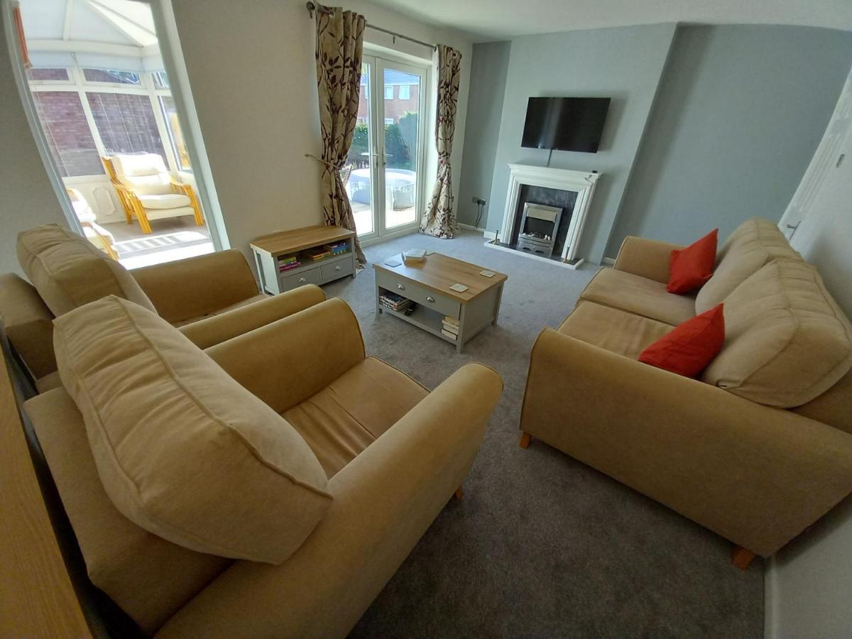 Lovely 3 Bedroom House Parking Garden Leominster Exterior foto