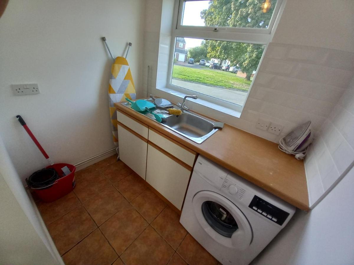 Lovely 3 Bedroom House Parking Garden Leominster Exterior foto