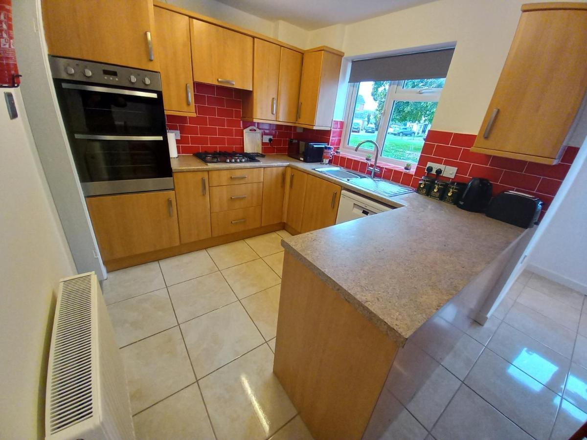 Lovely 3 Bedroom House Parking Garden Leominster Exterior foto