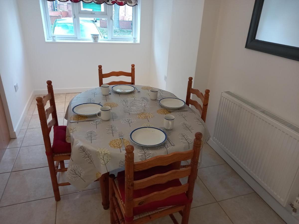 Lovely 3 Bedroom House Parking Garden Leominster Exterior foto