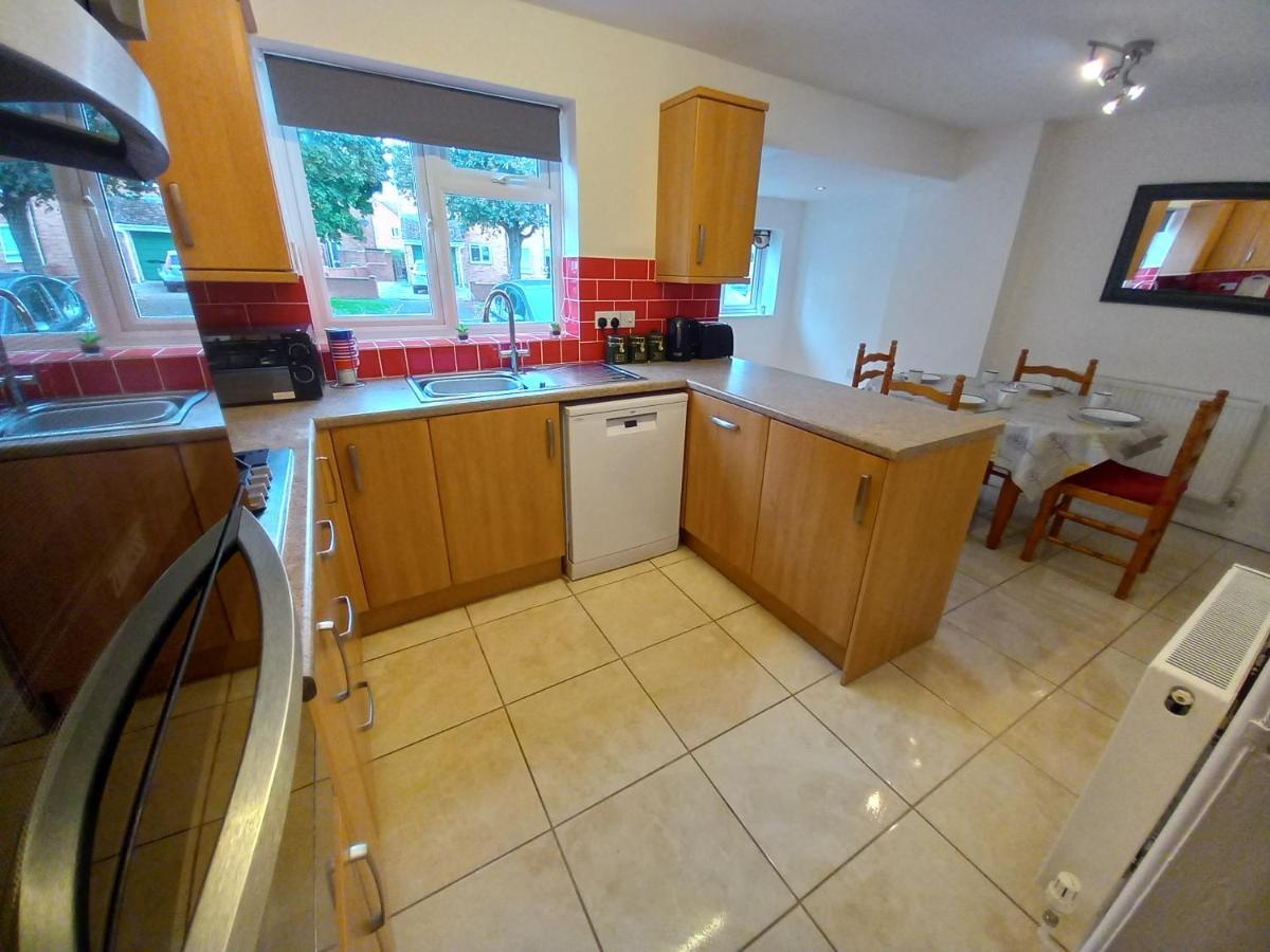 Lovely 3 Bedroom House Parking Garden Leominster Exterior foto